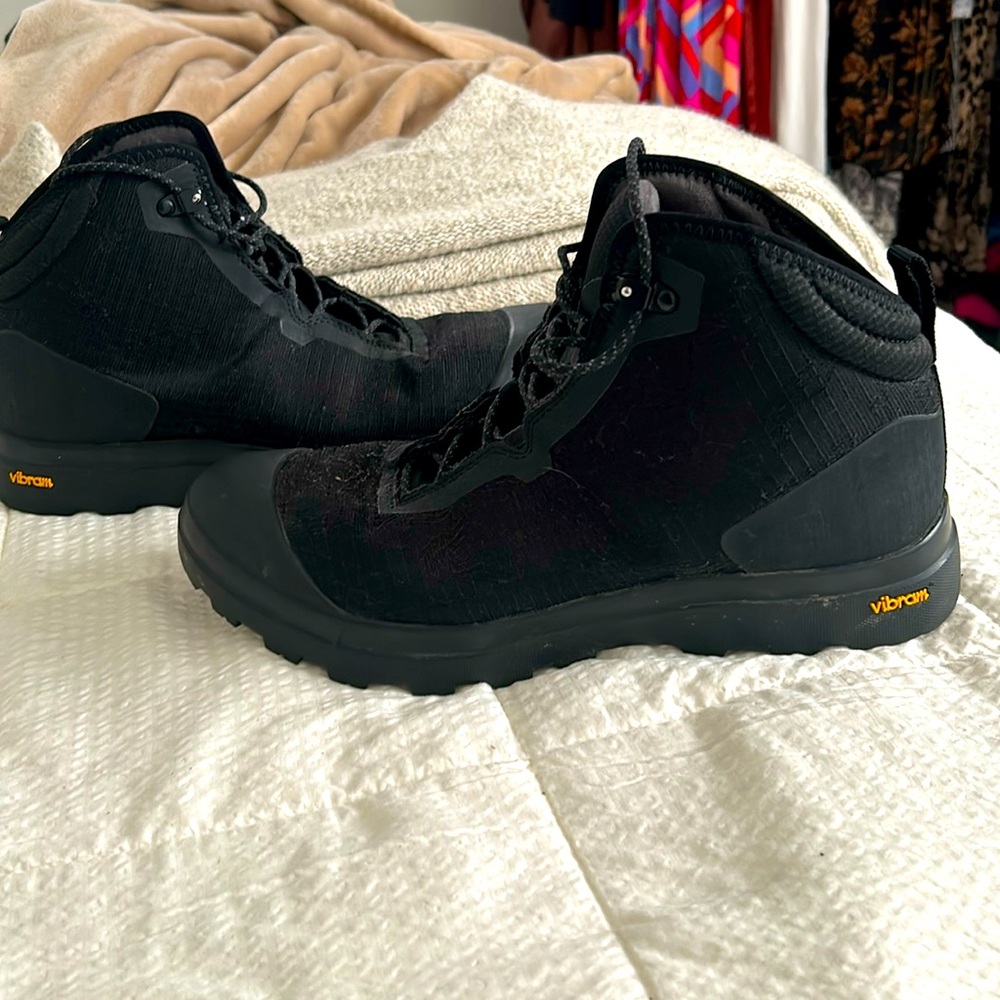 Vibram Triple Aught Ghostwing TRS Mid Men’s size 11.5 boot/shoe